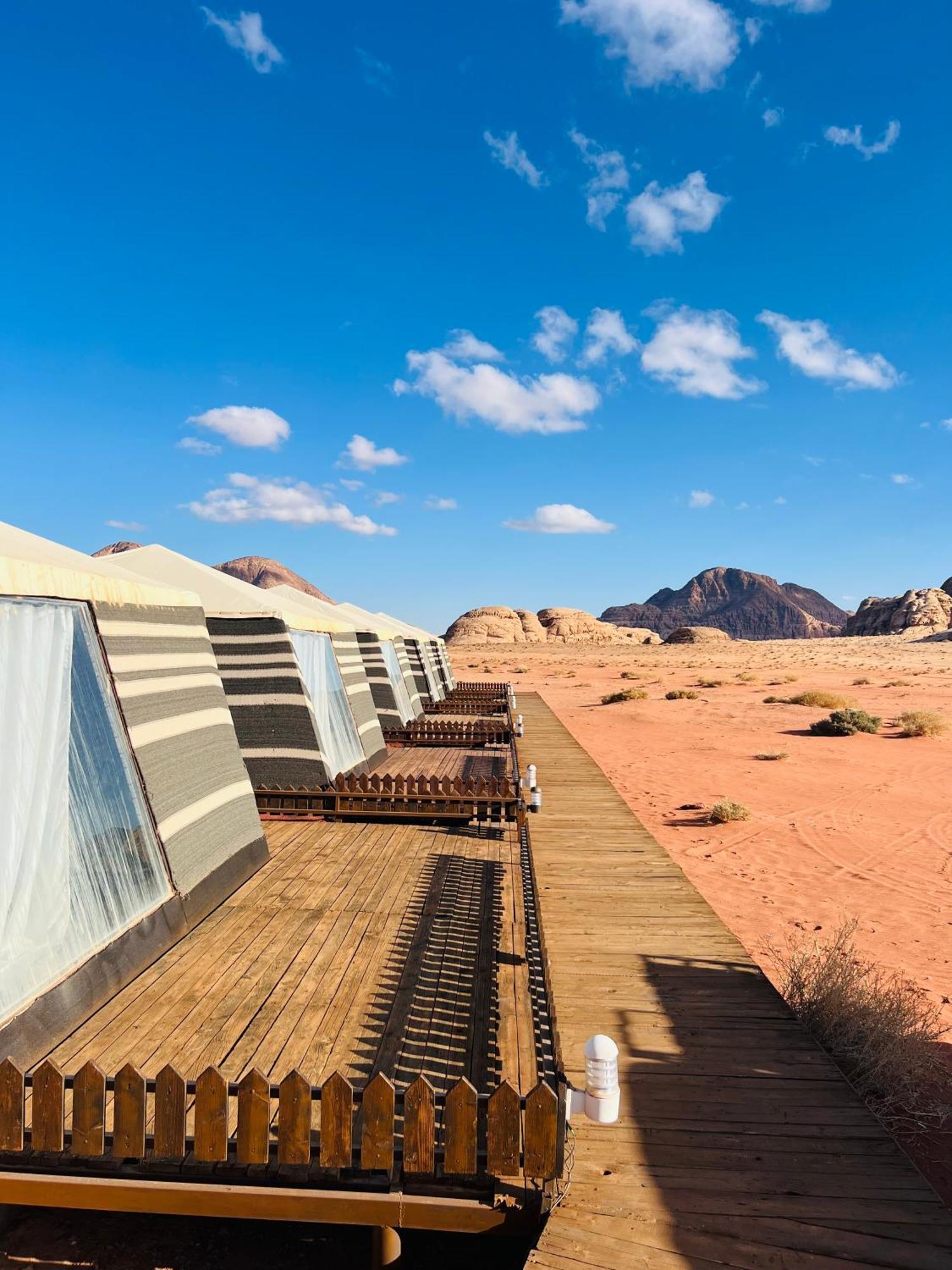 Wadi Rum Sunrise Camp Exteriör bild