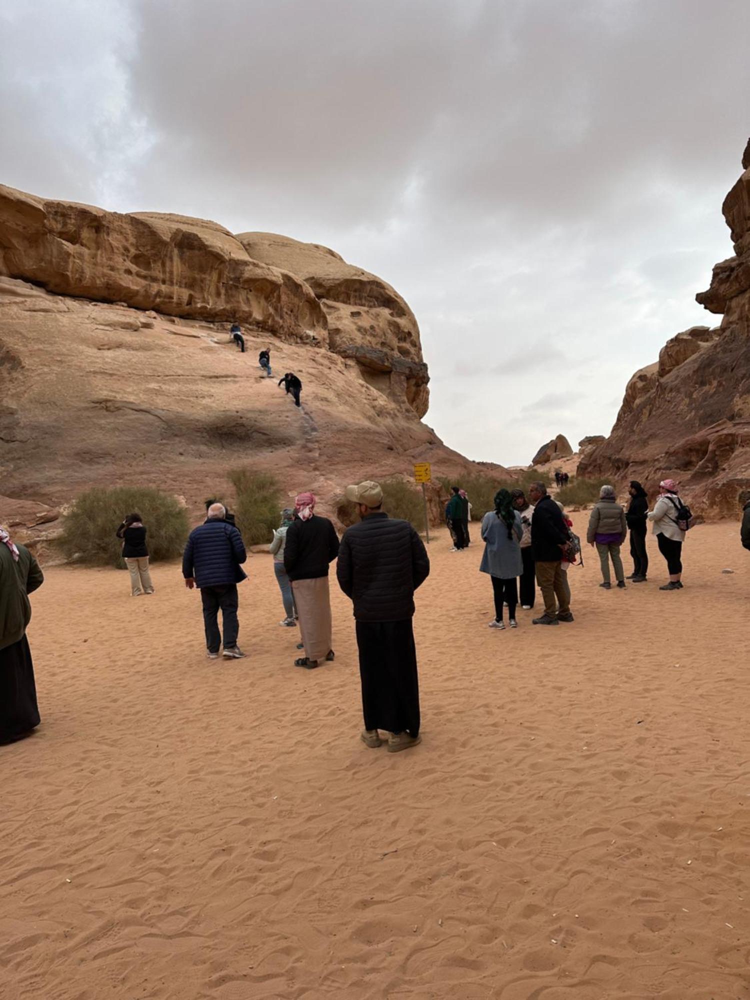 Wadi Rum Sunrise Camp Exteriör bild