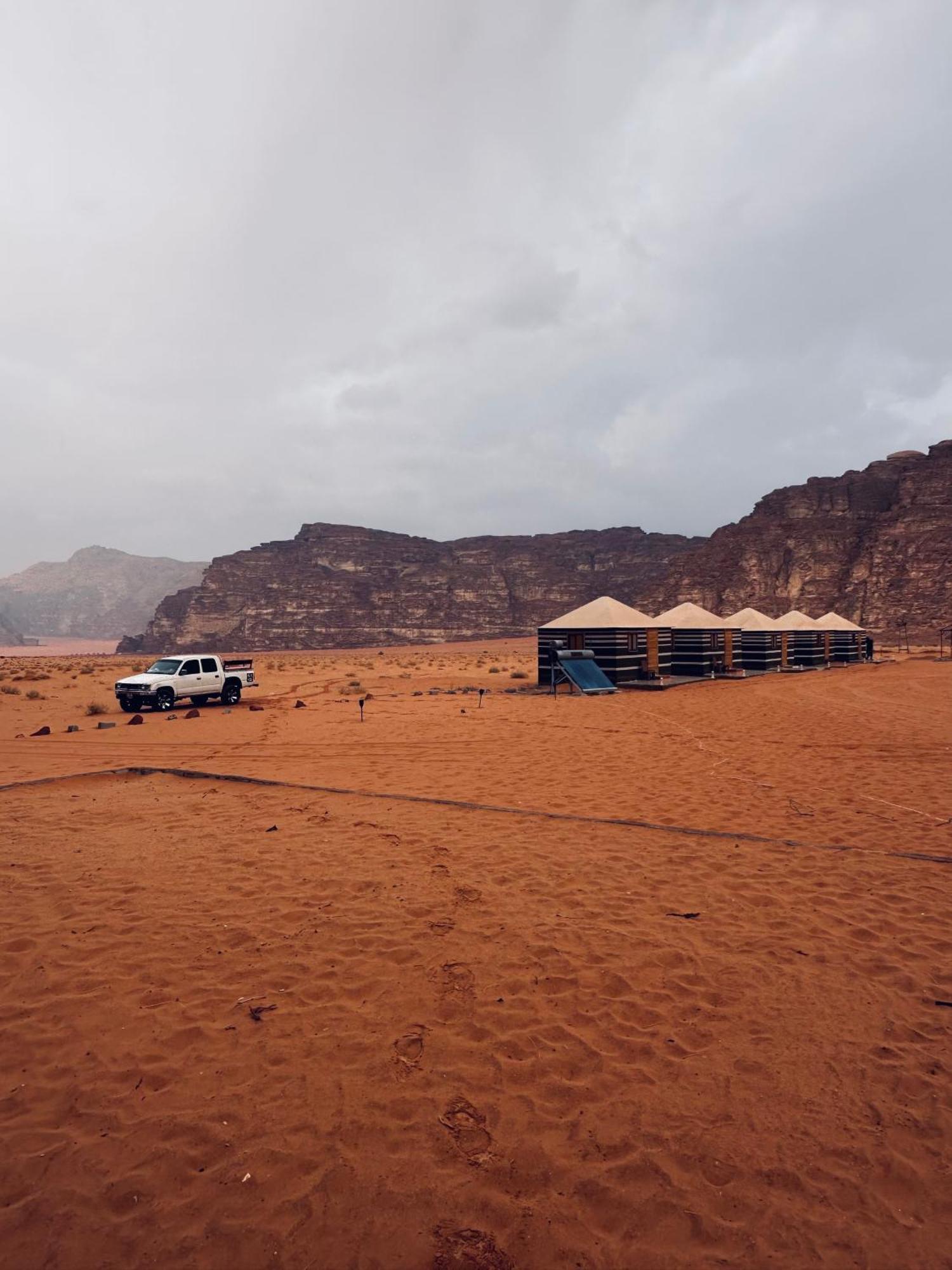 Wadi Rum Sunrise Camp Exteriör bild