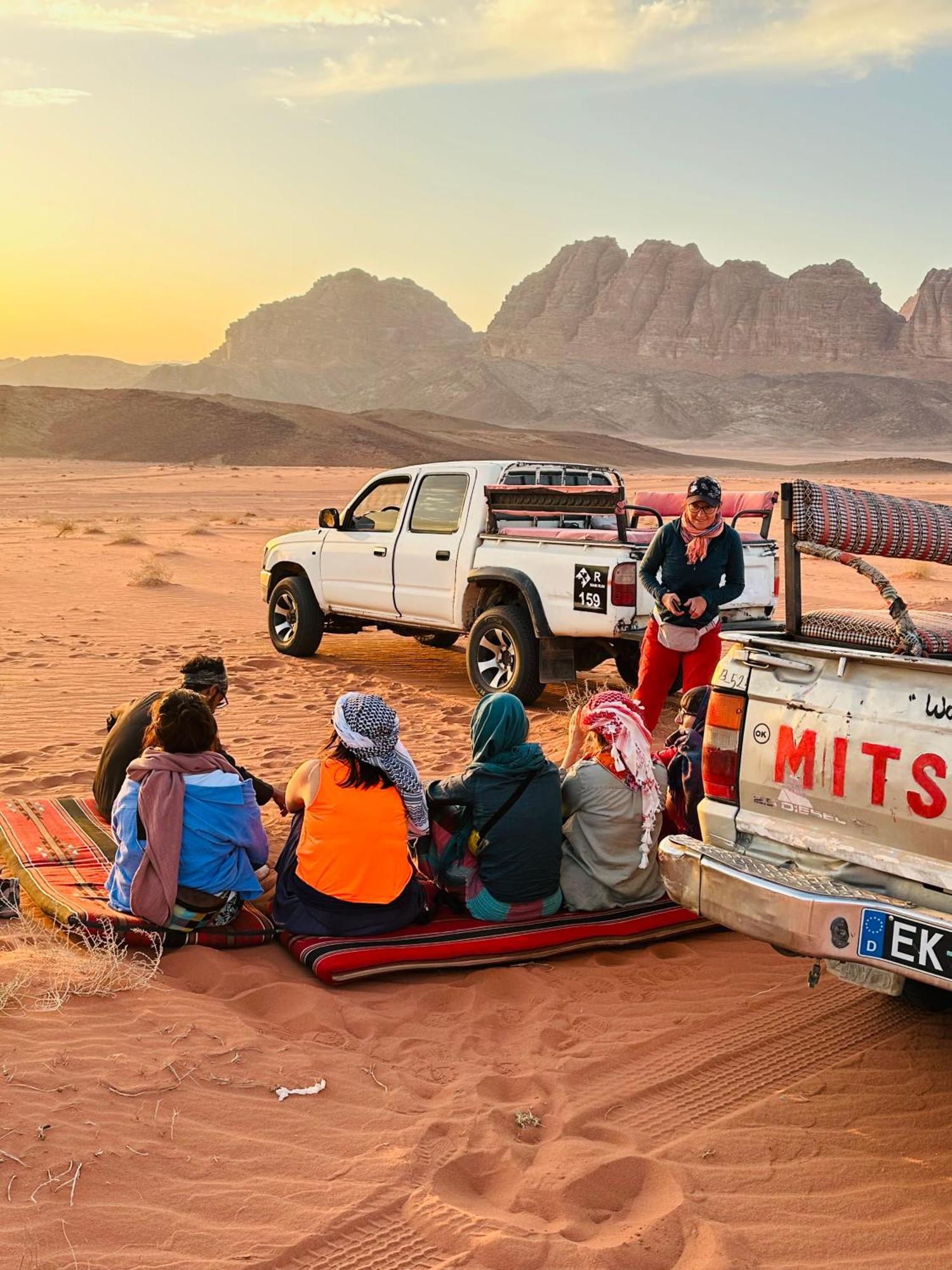 Wadi Rum Sunrise Camp Exteriör bild