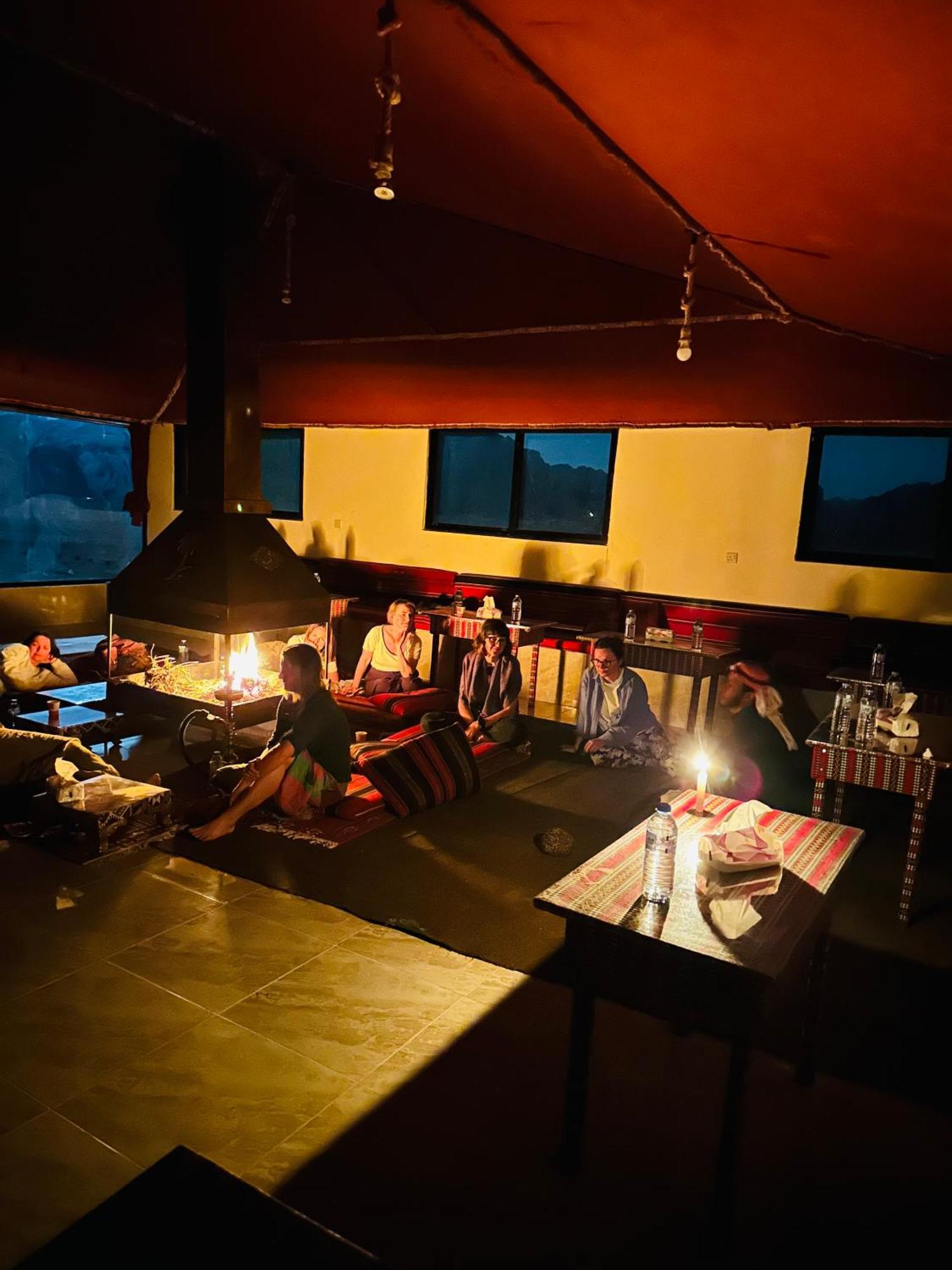 Wadi Rum Sunrise Camp Exteriör bild